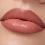 Labios perfilados con el lápiz Beauty Glazed